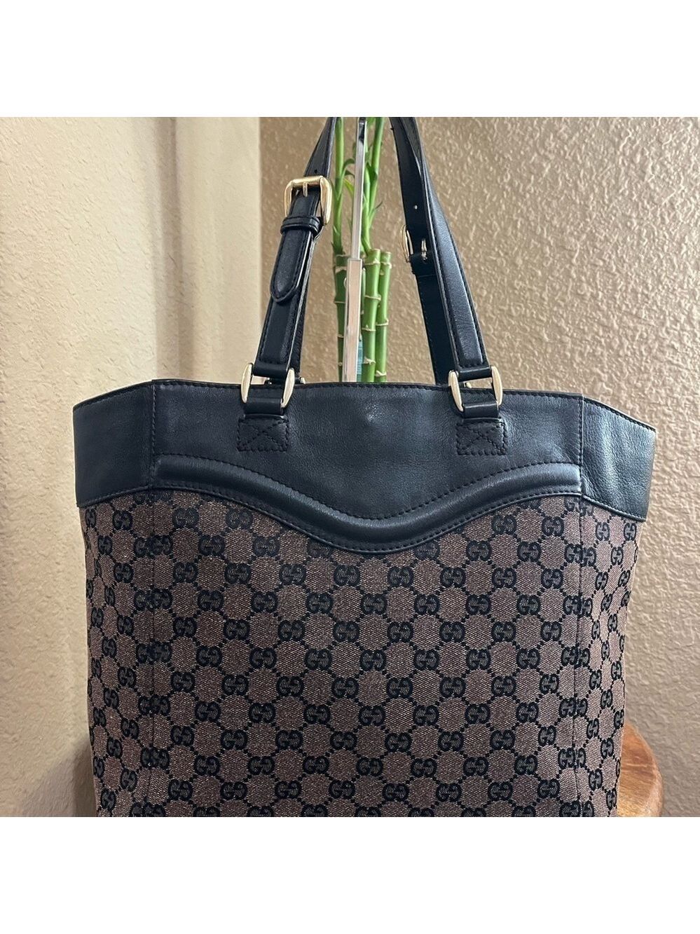 GUCCI GG BROWN CANVAS CREST TOTE - Picture 2 of 15